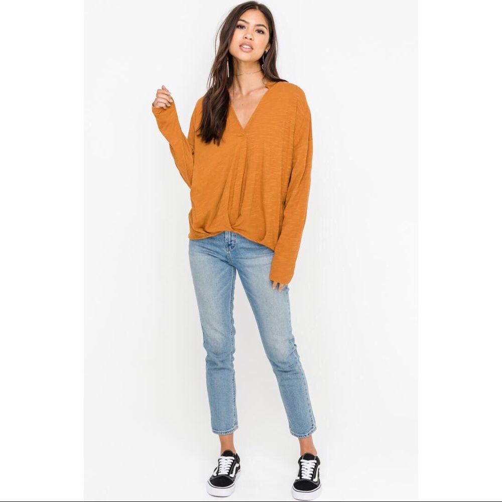 Ivy Gathered Hem V-Neck Top - Roasted Pecan - Picture 4 of 5